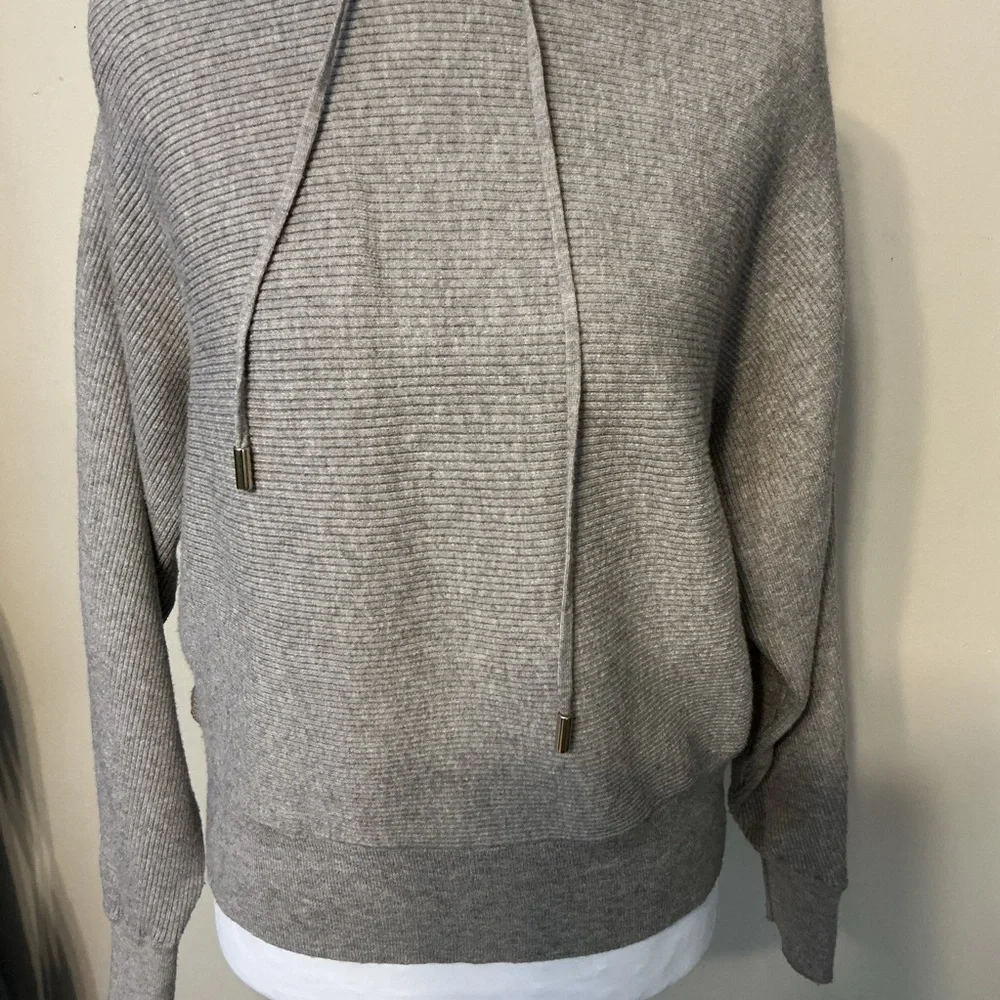 Philosophy Ribbed Gray Top - Picture 3 of 9